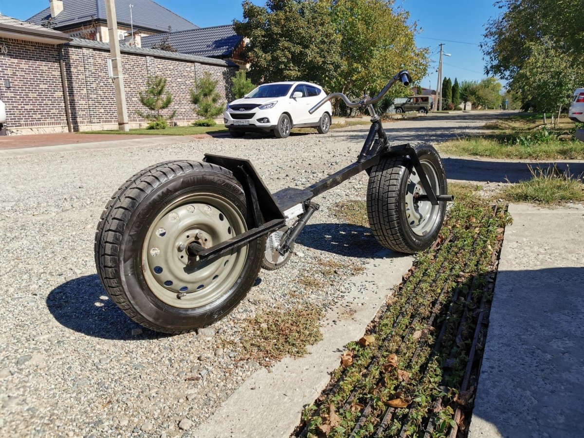 Электросамокат с колесами от машины