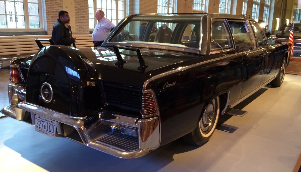 Линкольн Континенталь Кеннеди