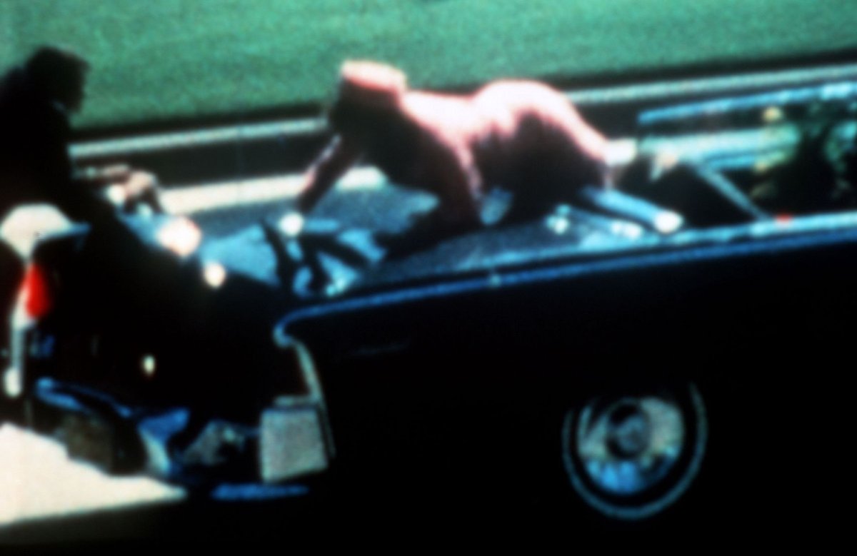 Джон Фицджеральд Кеннеди после выстрела