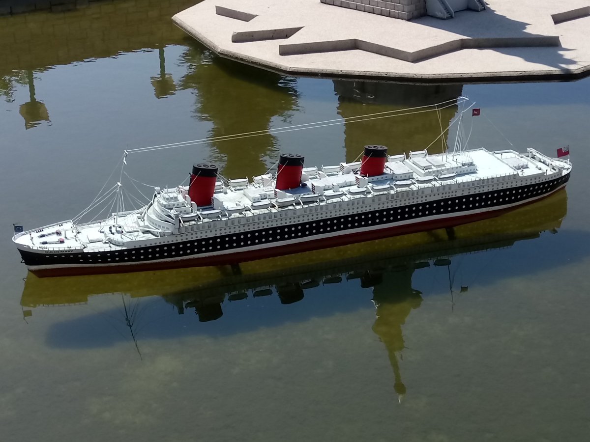 RMS Queen Mary 1936 model