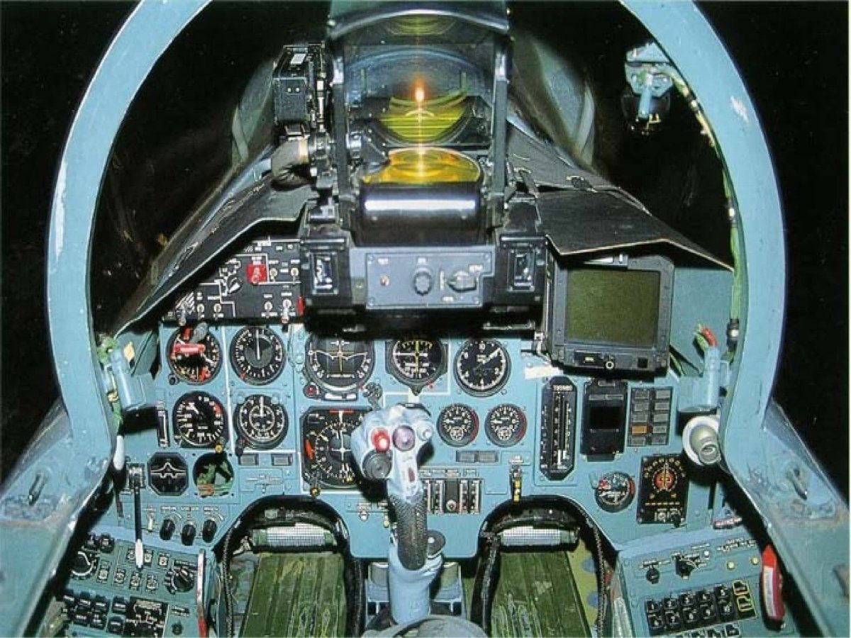 Су-27 истребитель кабина