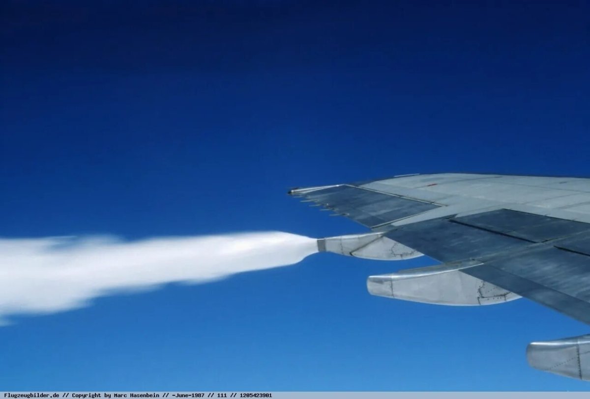 Слив топлива самолета в воздухе