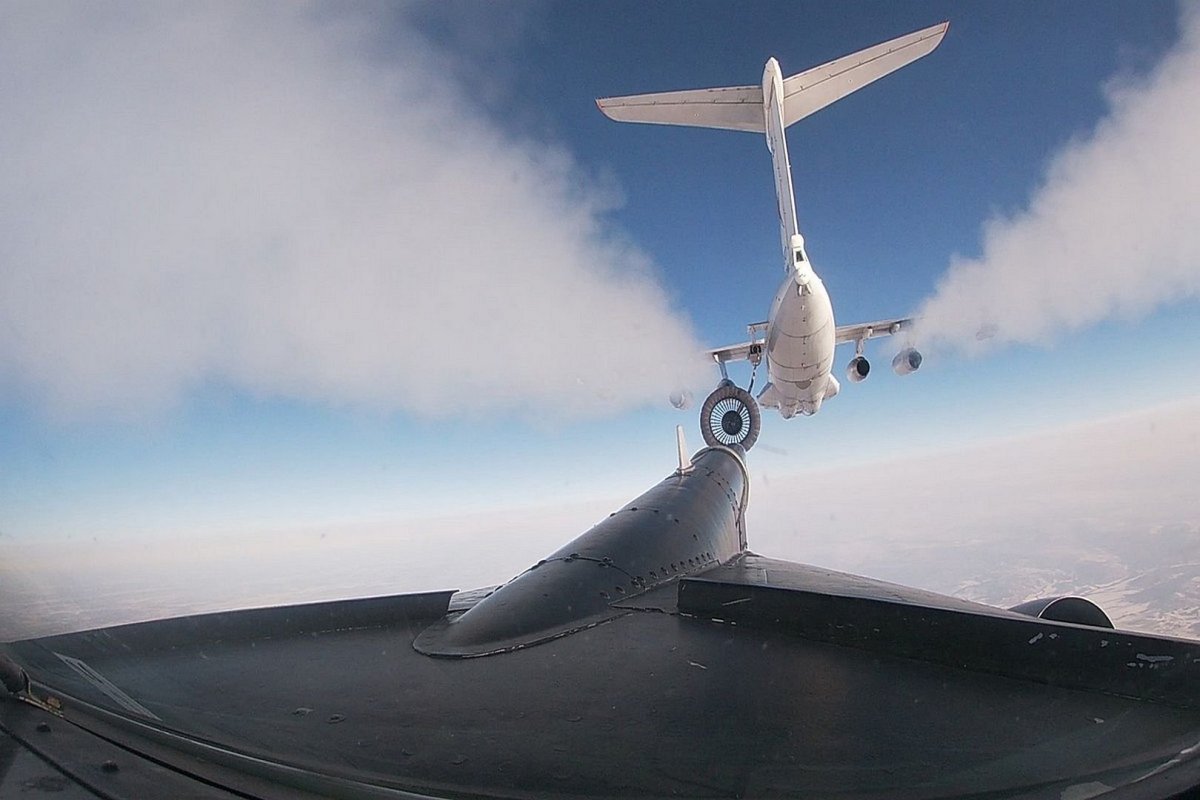 Дозаправка самолета