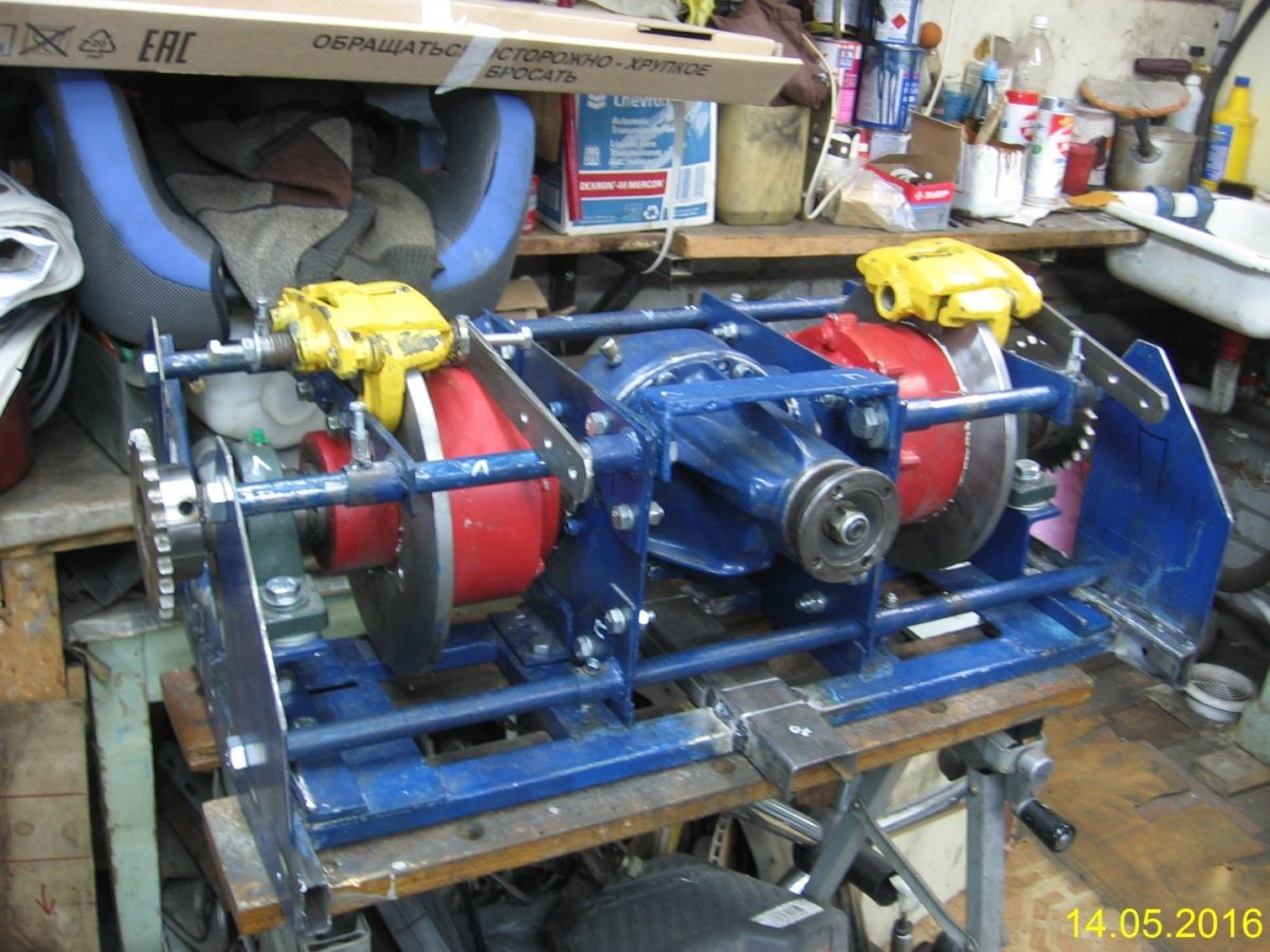 Планетарный бортоповоротный редуктор