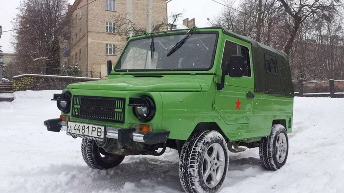 ЛУАЗ 969 зеленый хаки