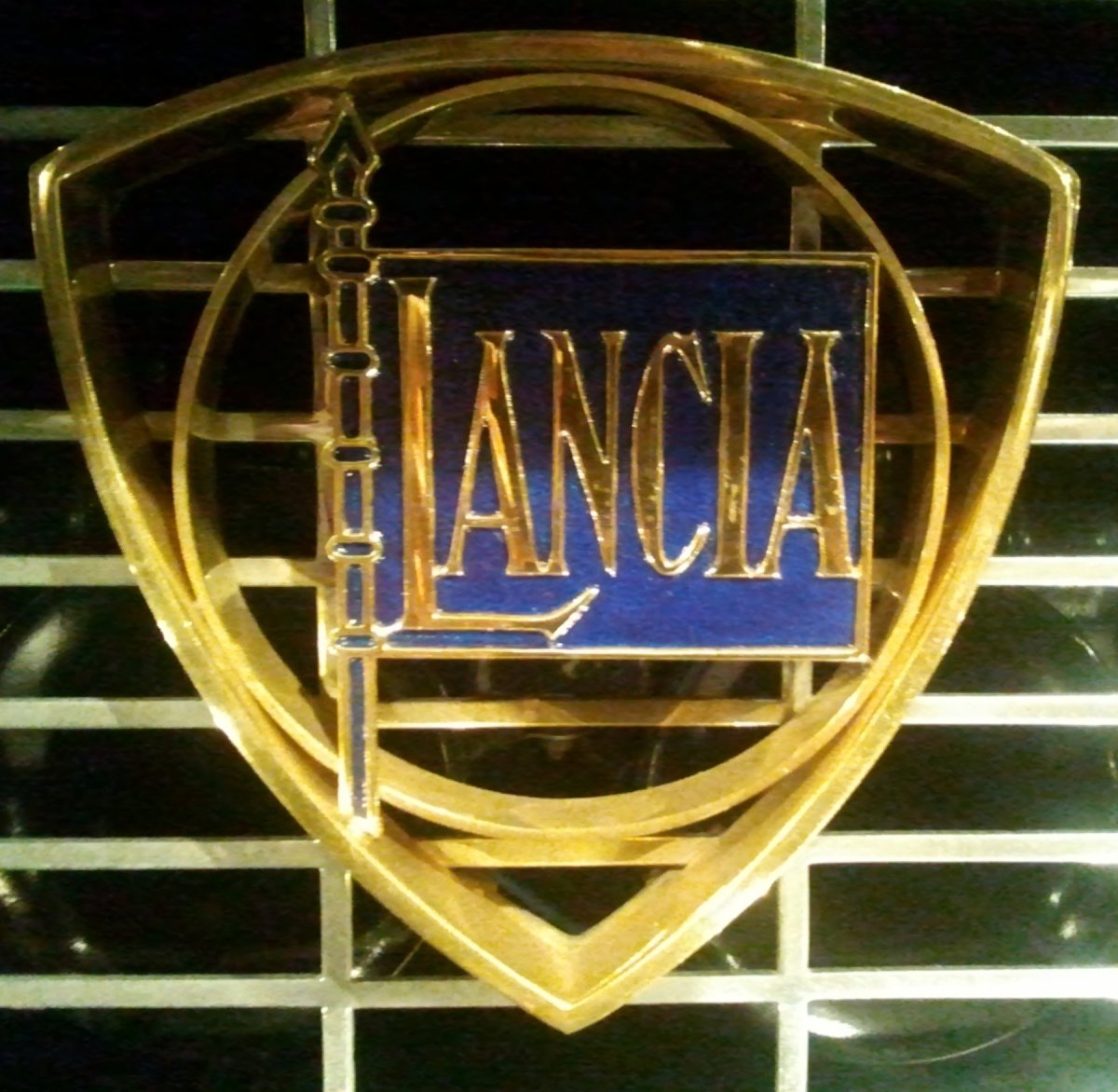 Lancia логотип