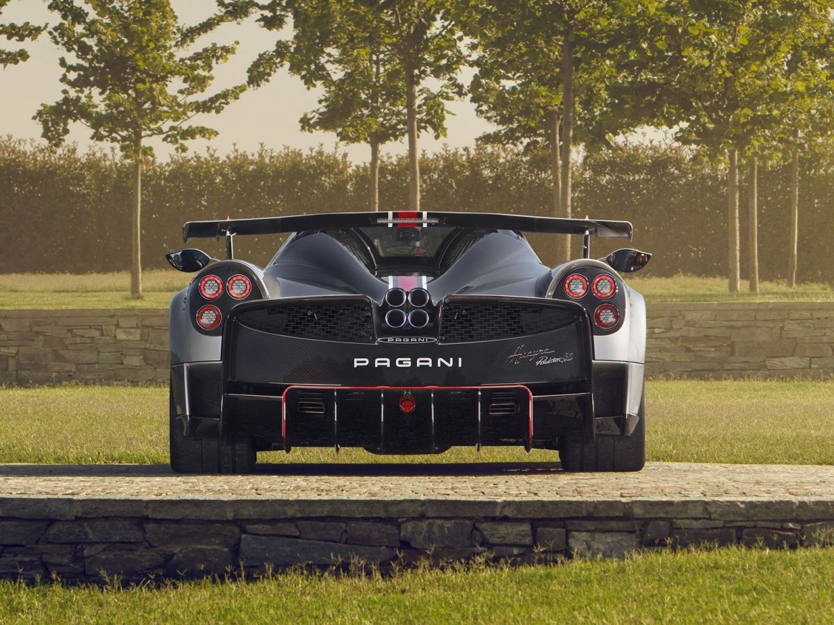 Машина Pagani Huayra BC