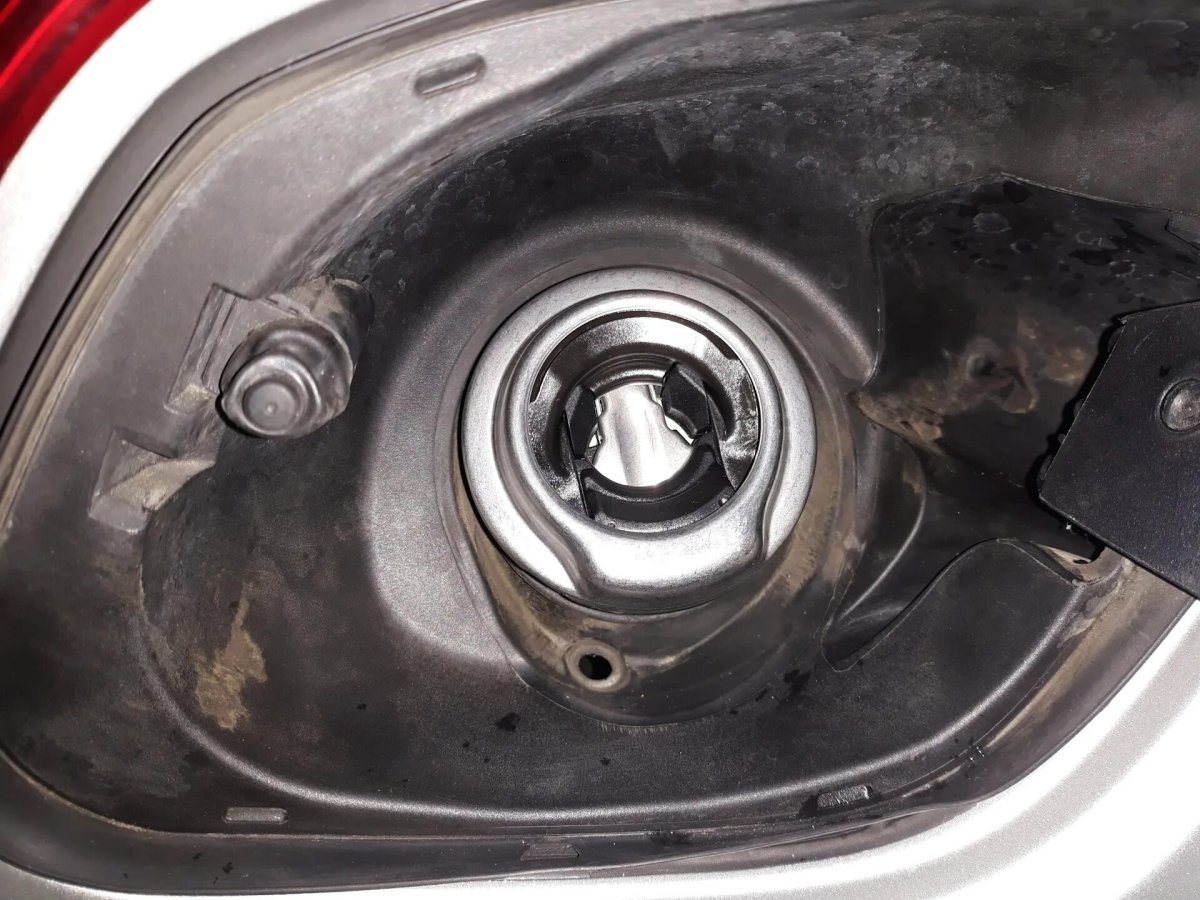 Клапан заливной горловины бензобака Форд фокус 3