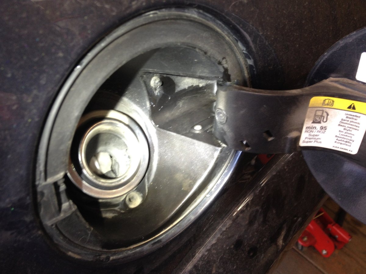 Лючок бензобака Форд фокус 2