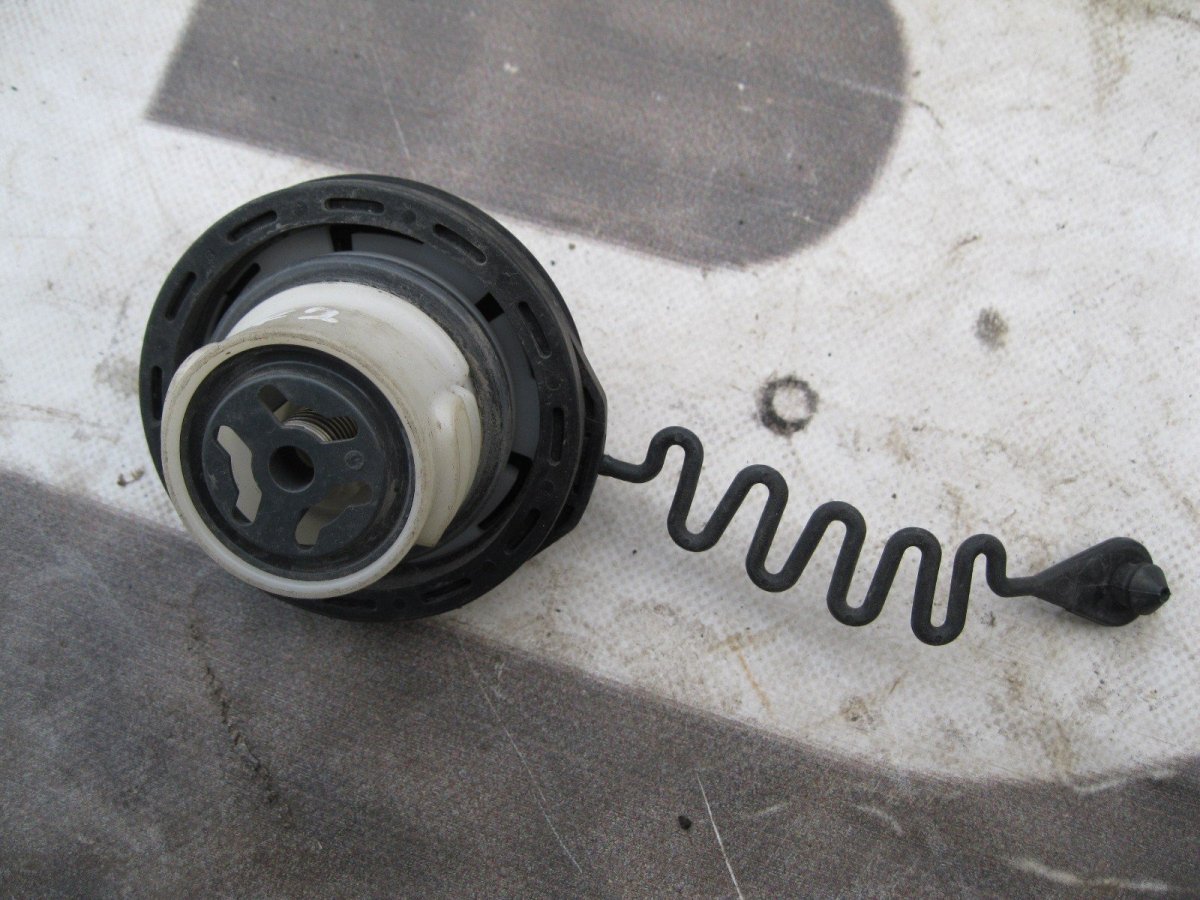 Крышка бака Форд фокус 2