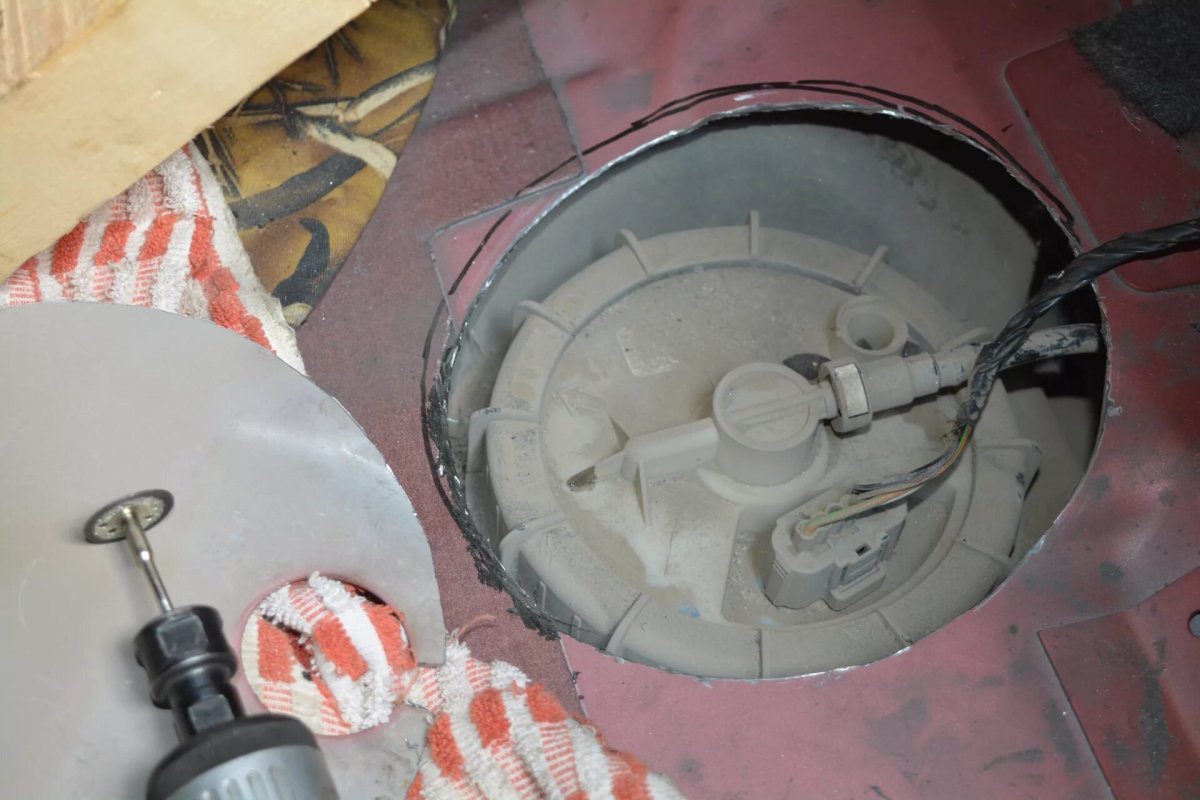 Люк бензонасоса Форд фокус 2