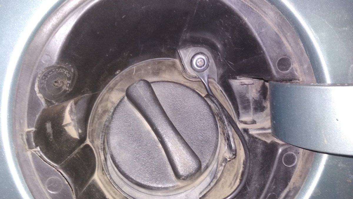 Люк бензобака Форд фокус 1