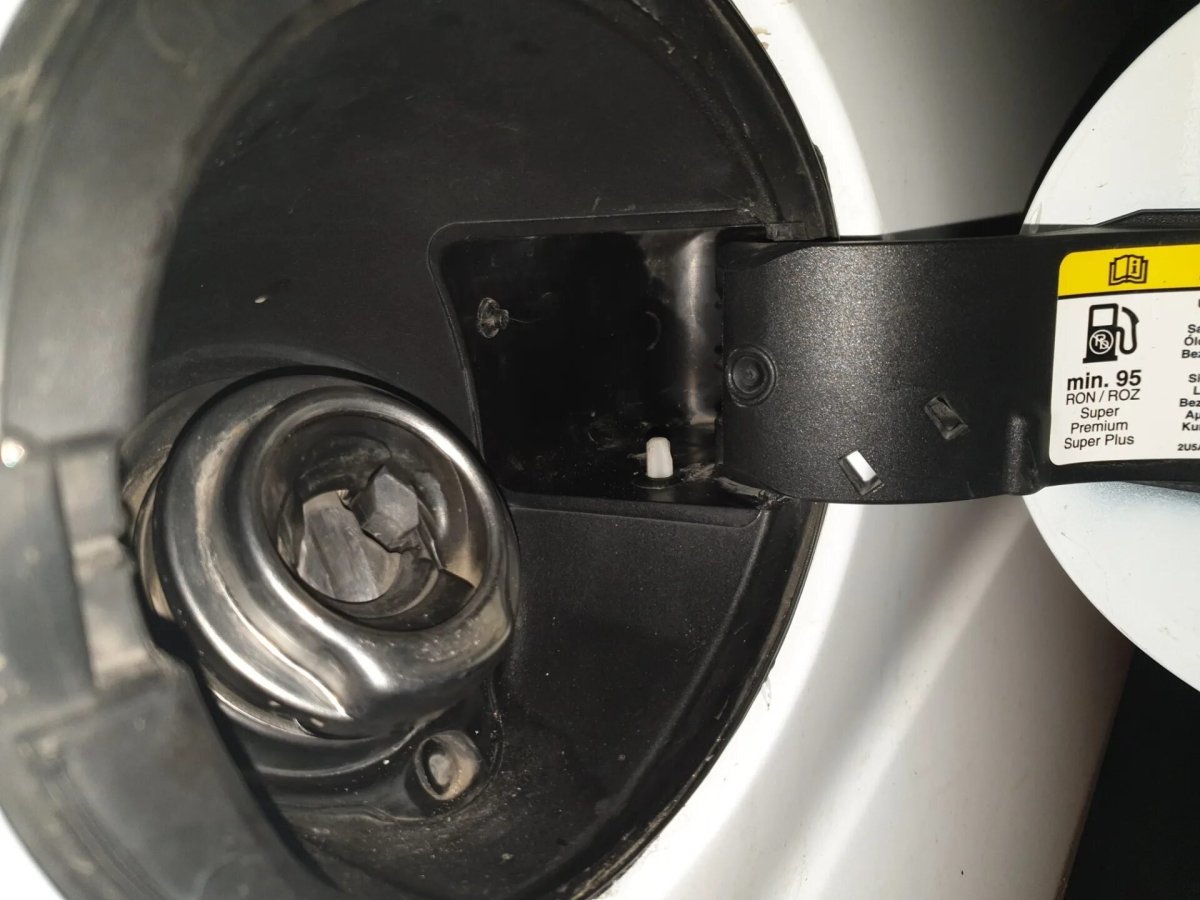 Лючок бензобака Форд фокус 3