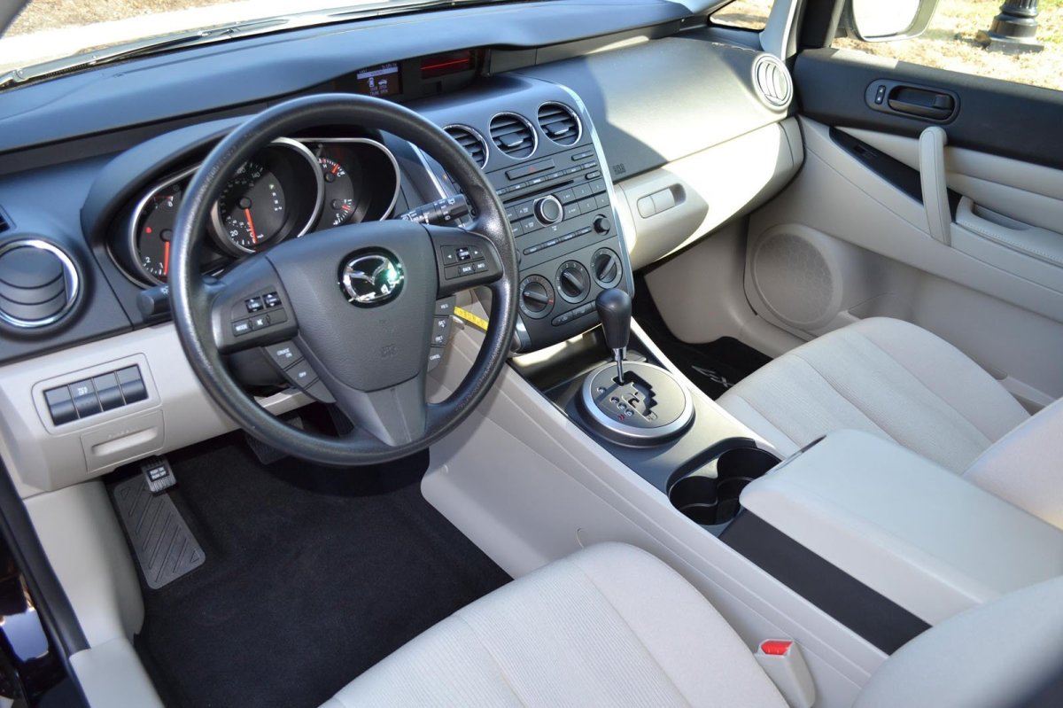 Мазда СХ-30 салон