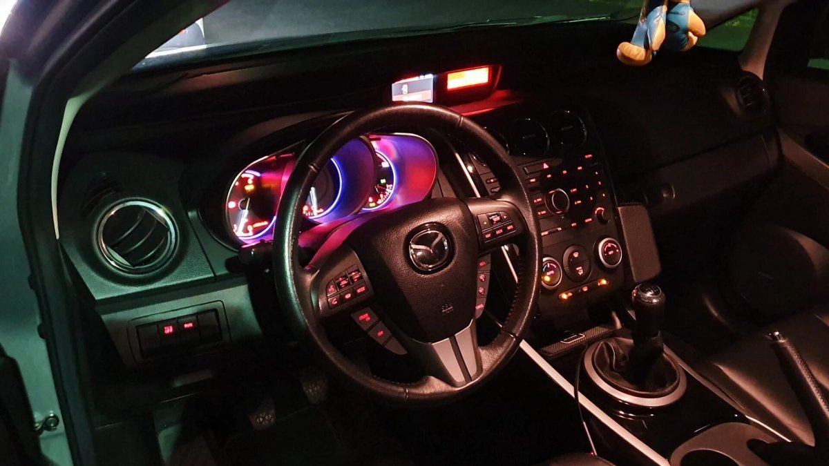 Мазда сх7 2008 салон ночью