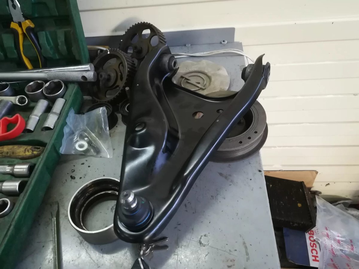 Рычаг подвески Ниссан Альмера g15