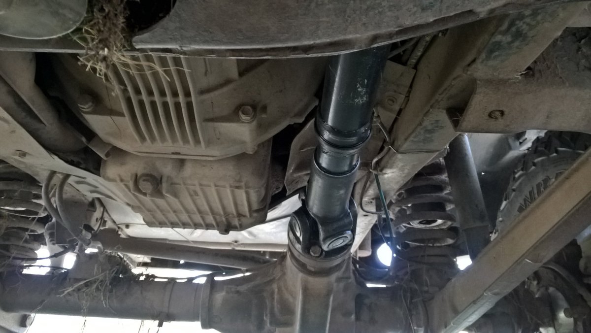 УАЗ Патриот 2016 вид днища задний кардан