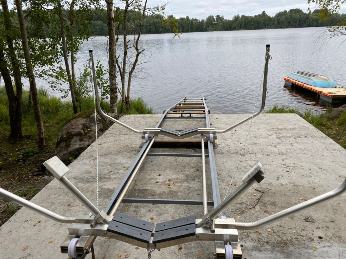 Слип для катера