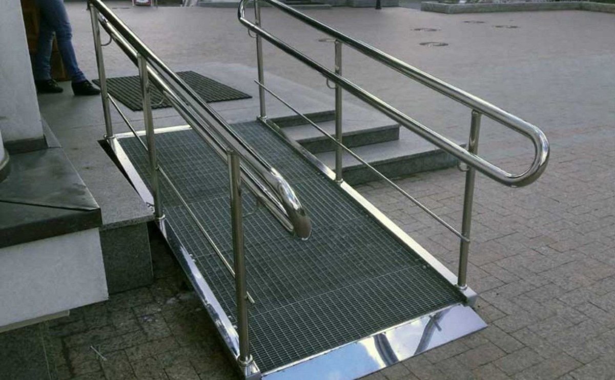 Поручни для МГН на пандусах