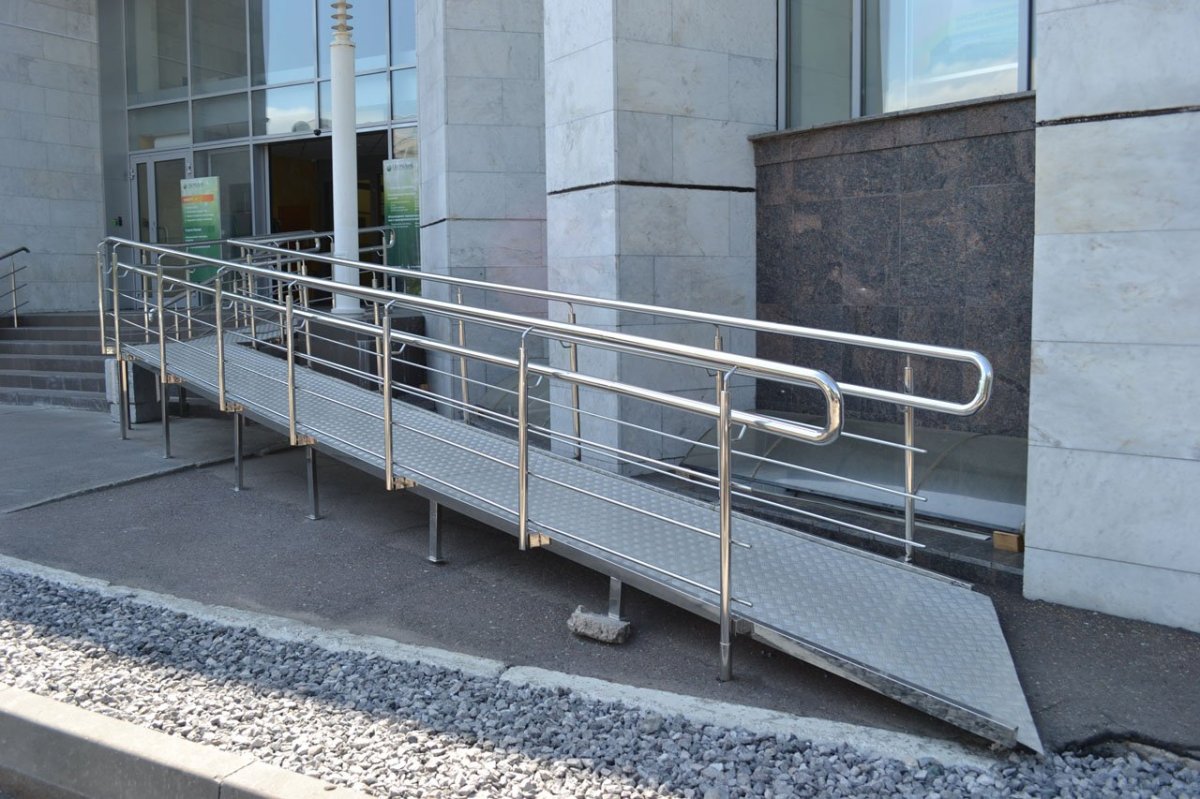 Пандус откидной 196 x 2000мм Тифлоцентр