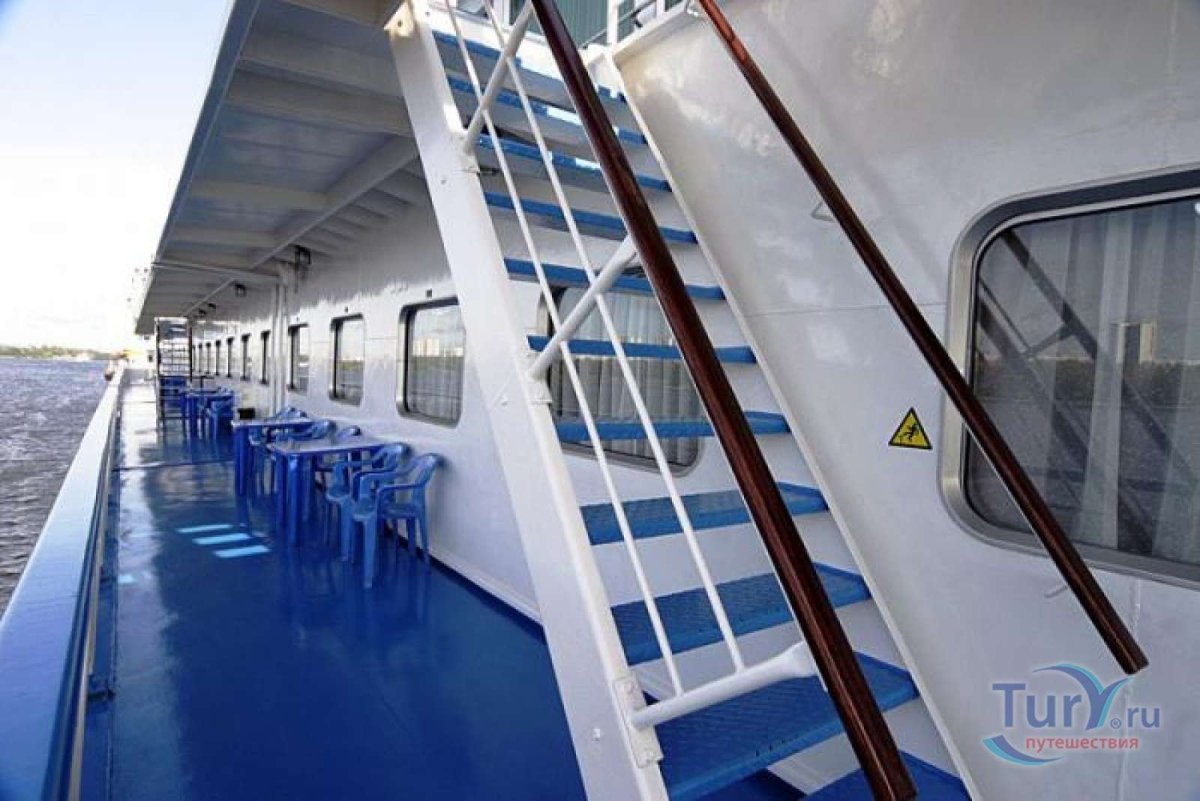 Леонид Соболев теплоход