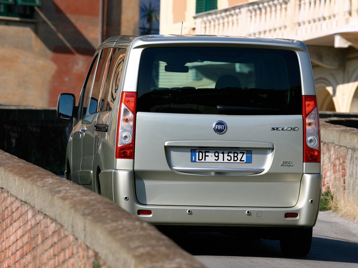 Фиат Скудо сзади