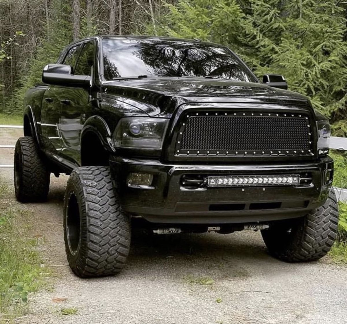 Додж джип большой