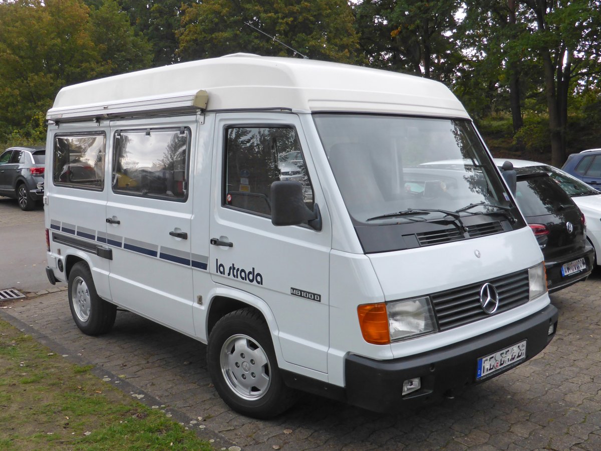 Mercedes-Benz mb100