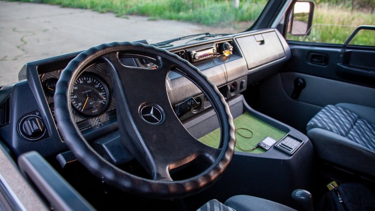Mercedes-Benz mb100 салон