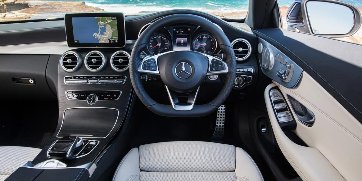 Мерседес Бенц c класс 2017 года салон