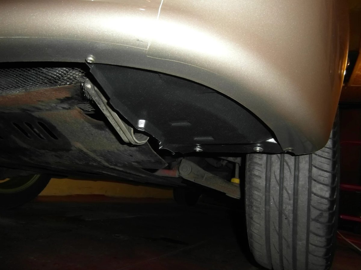 Как стоит пластиковая защита Ланос