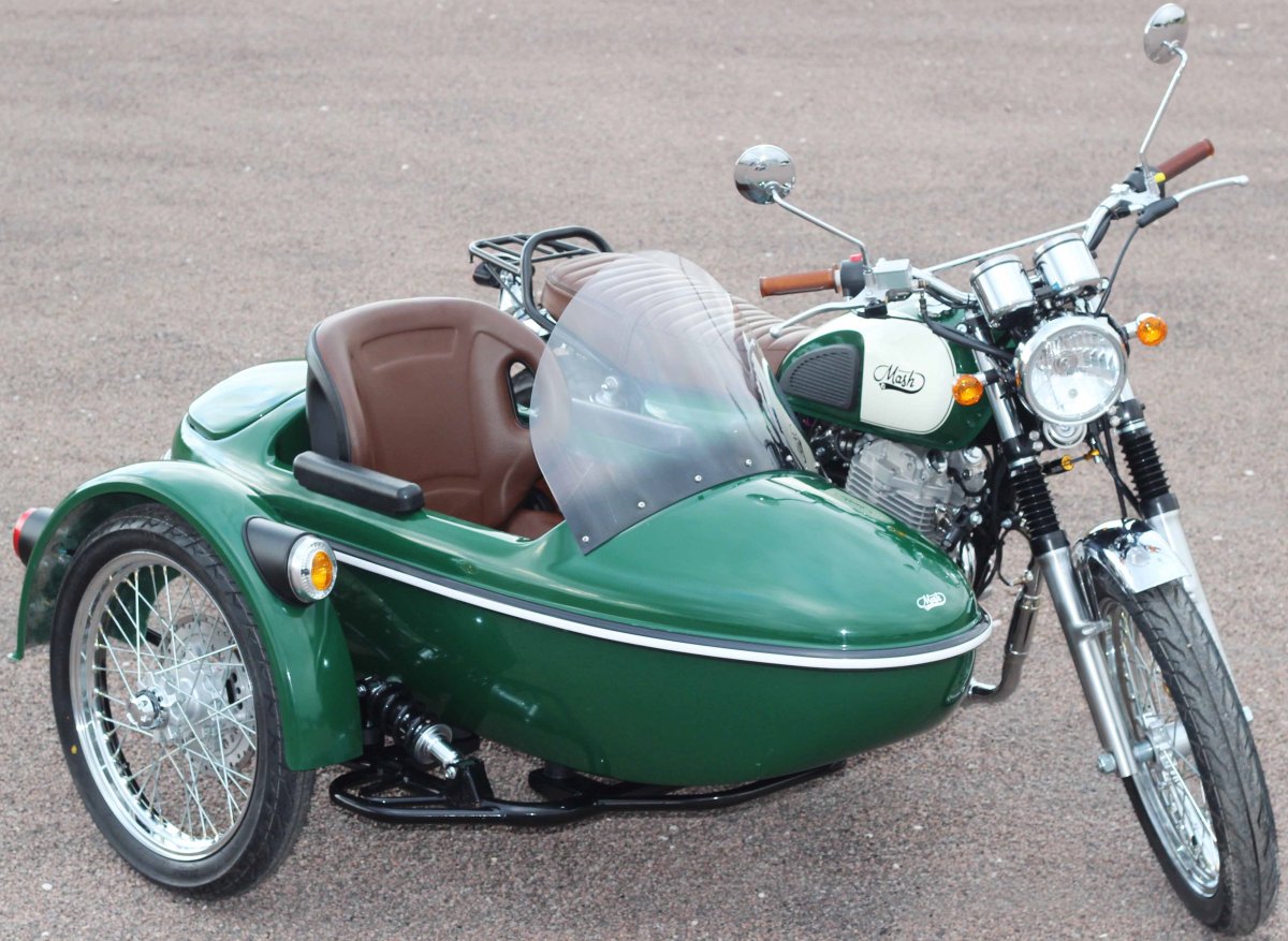 Мотоцикл Урал зеленый с коляской