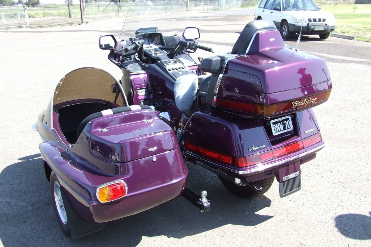 Honda Gold Wing с люлькой