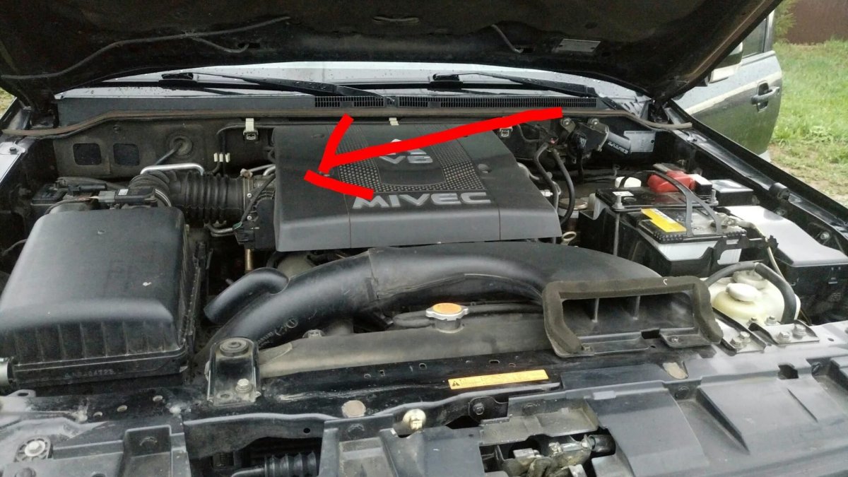 Митсубиси Паджеро 4 3.8 моторный отсек