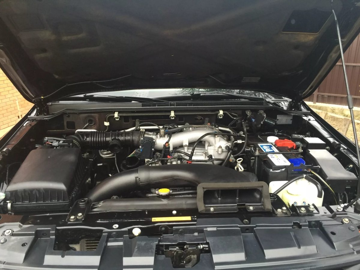 Mitsubishi Pajero 3 подкапотное