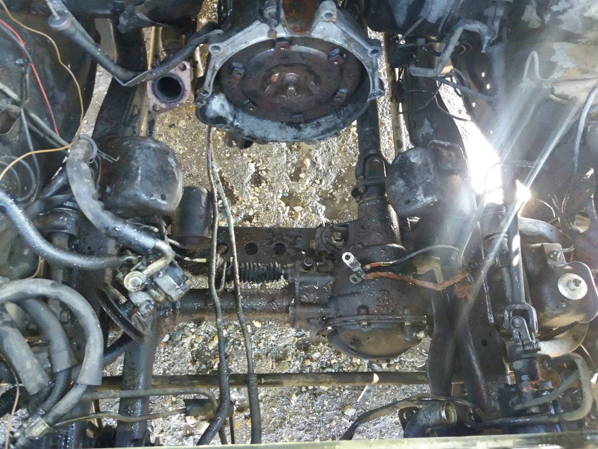 Моторный отсек Паджеро 2