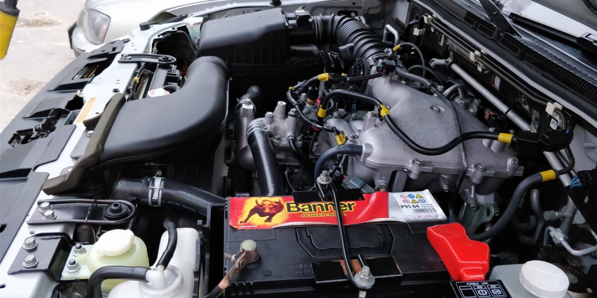 Мицубиси Паджеро 4 моторный отсек