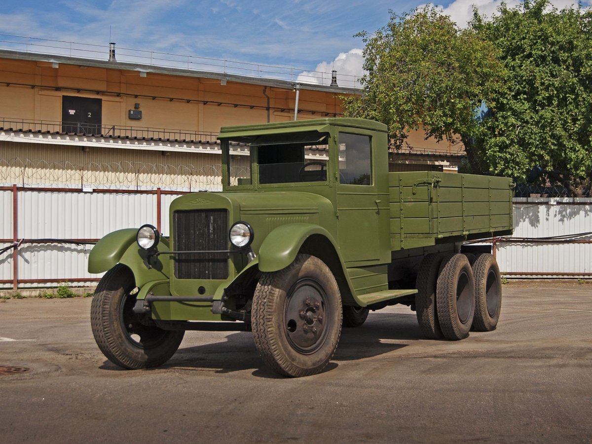 Грузовик ЗИС-6.