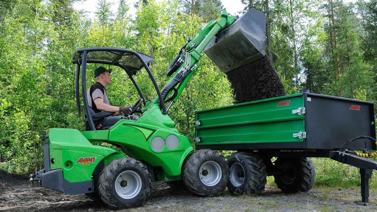 Трактор мини погрузчик Авант
