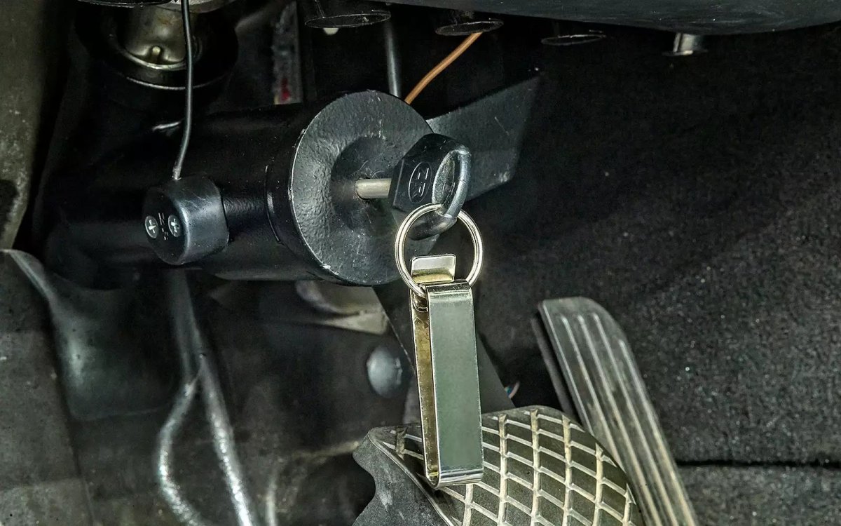 Механическая блокировка педалей ВАЗ 2109