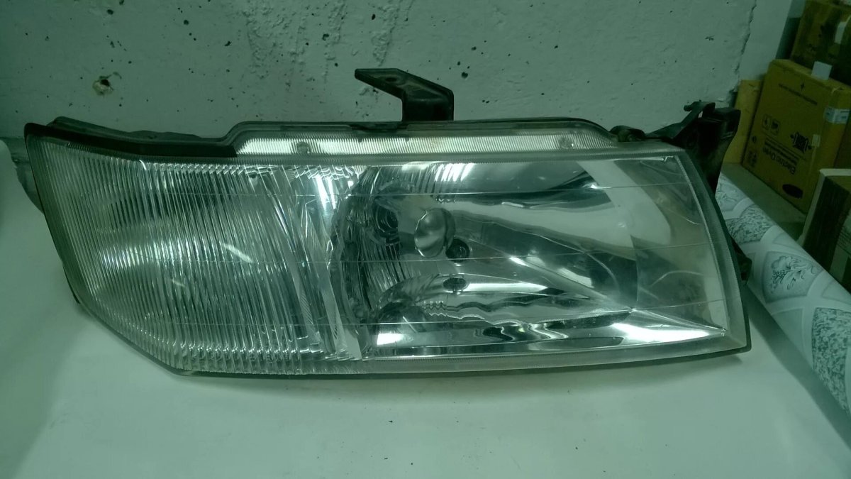 Митсубиши Спейс вагон 2 фара