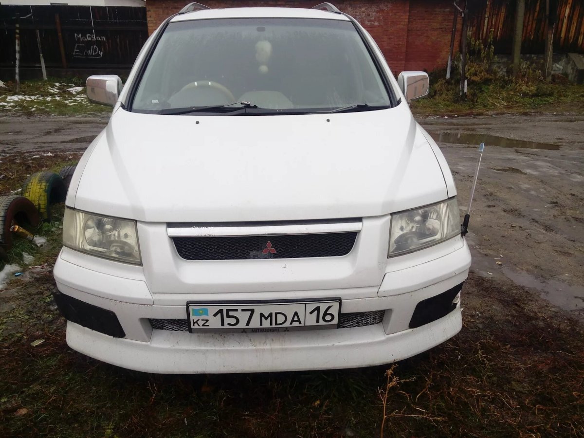 Митсубиси Шариот линзы