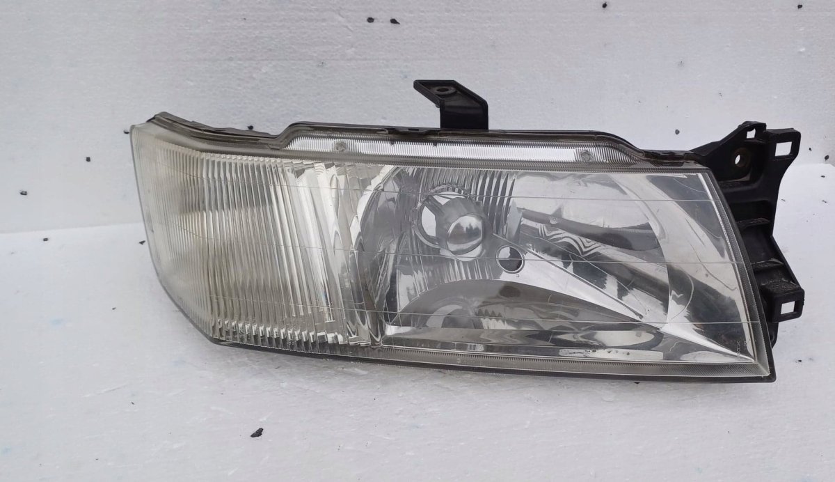 Купить фары на Мицубиси Спейс вагон 3