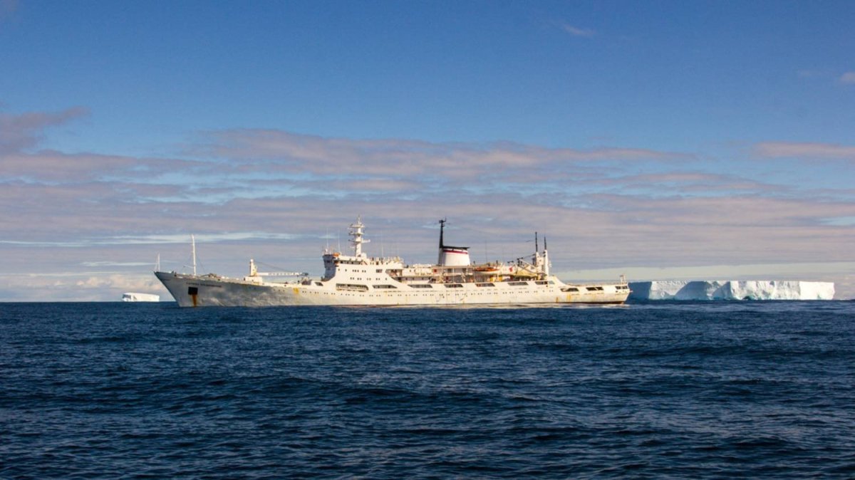 Экипаж судна Адмирал Владимирский