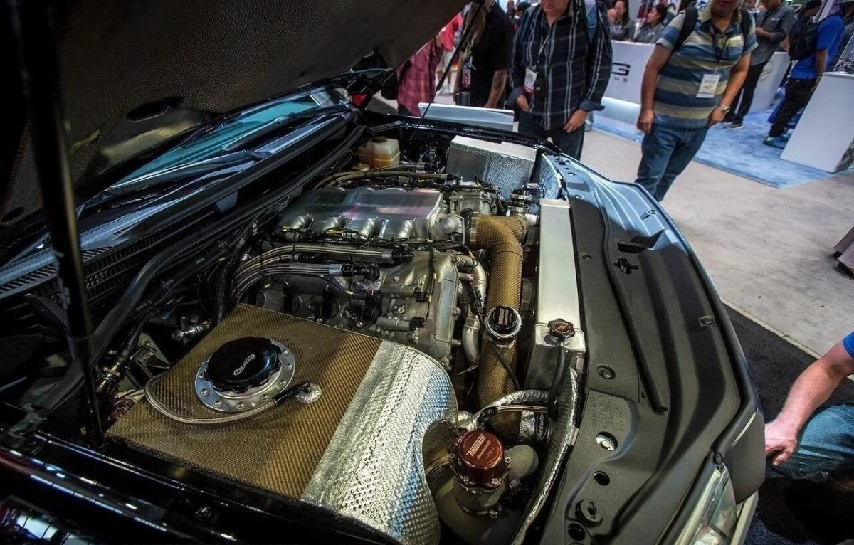 БМВ 2000 лошадиных сил