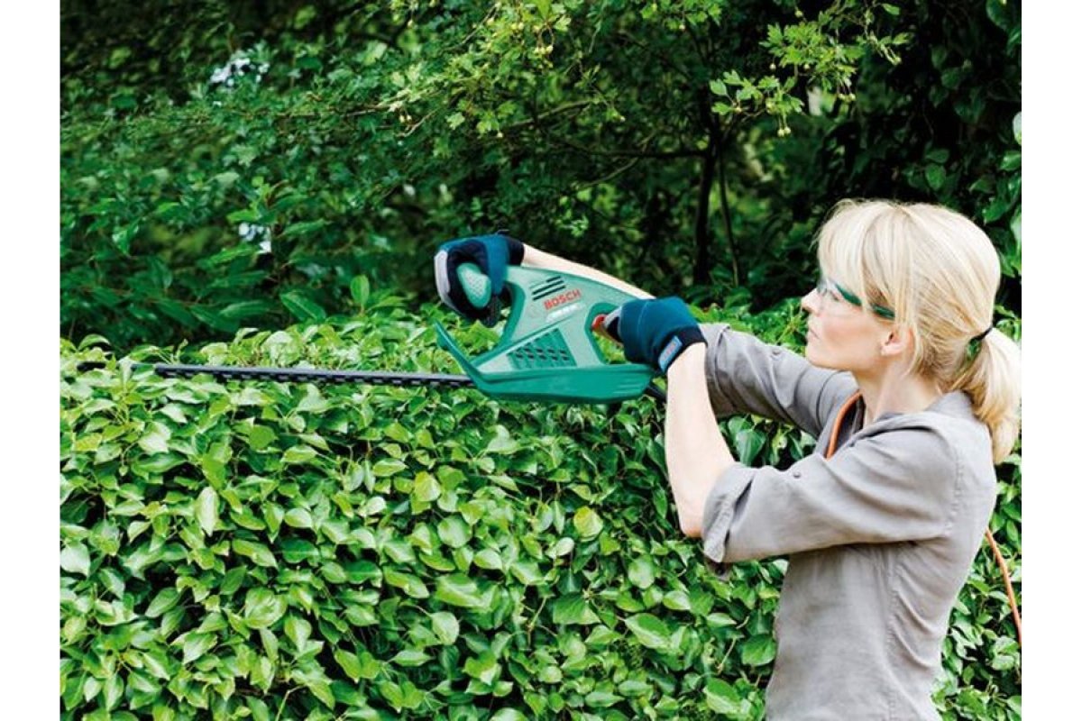 Электрический кусторез Bosch AHS 60-16