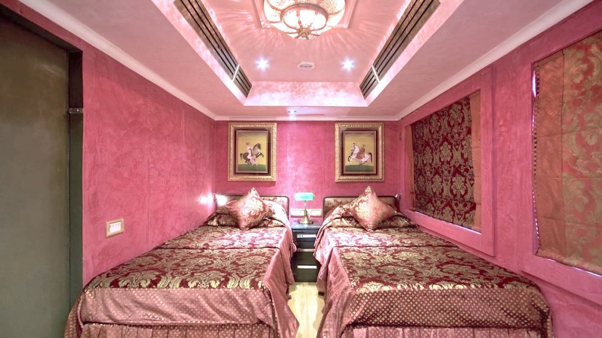 «Дворец на колесах» (Palace on Wheels)