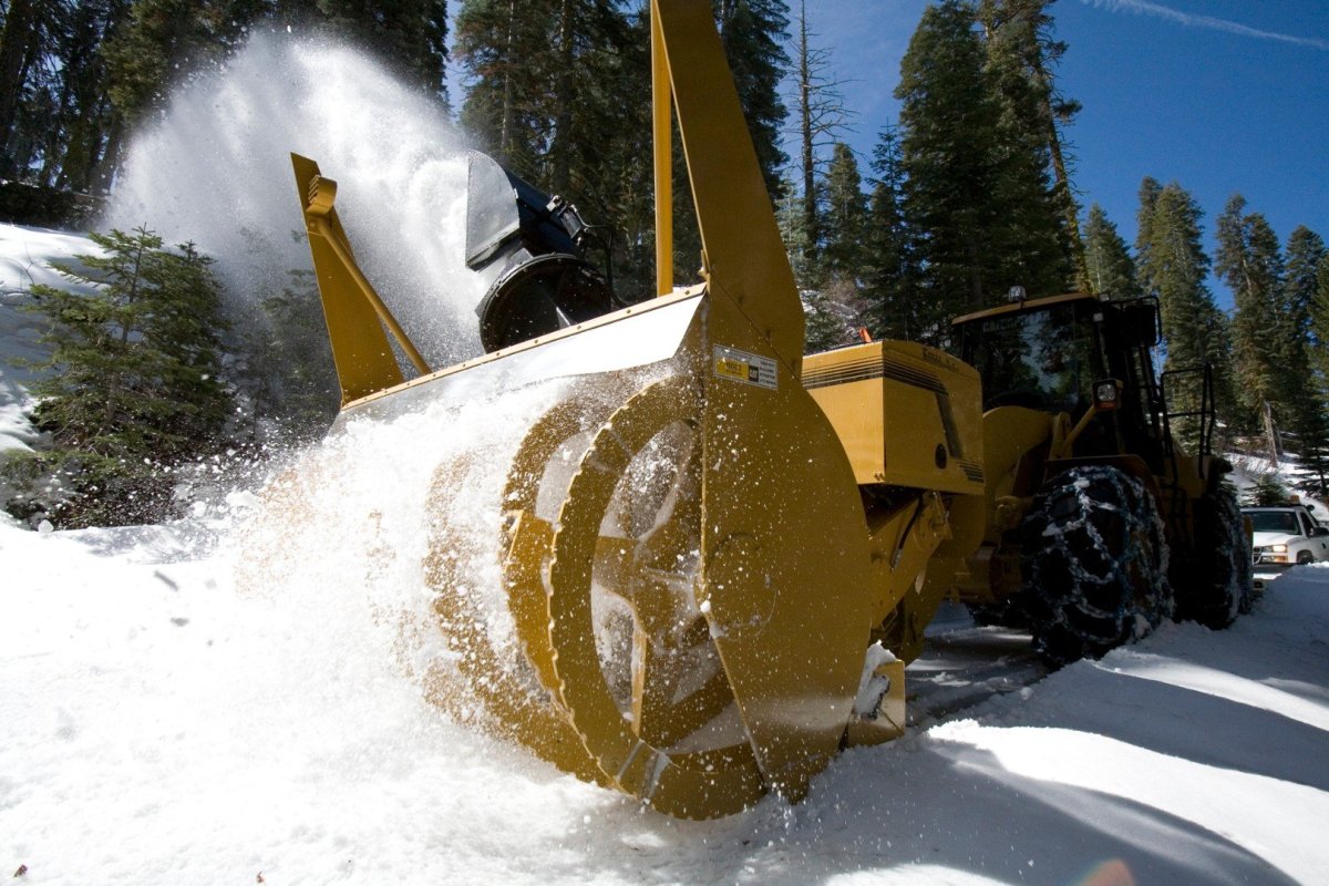 Автономный шнекороторный снегоочиститель