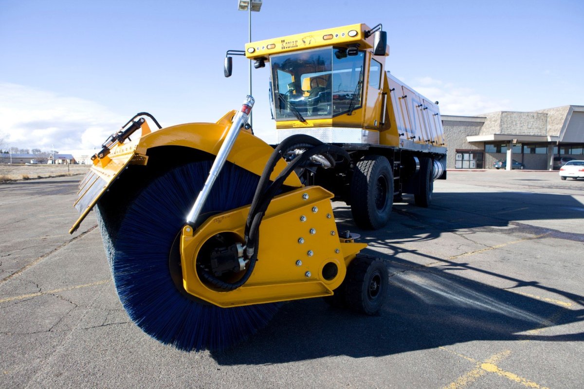 Машины для уборки аэродрома