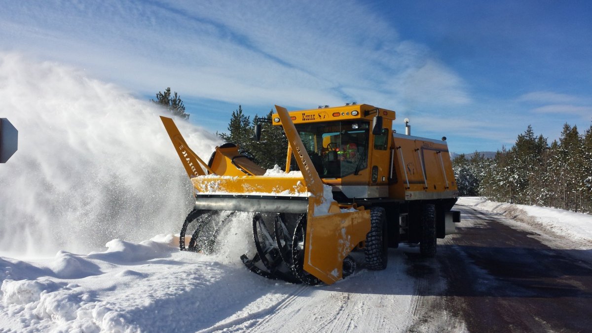 Снегоуборочная машина большая